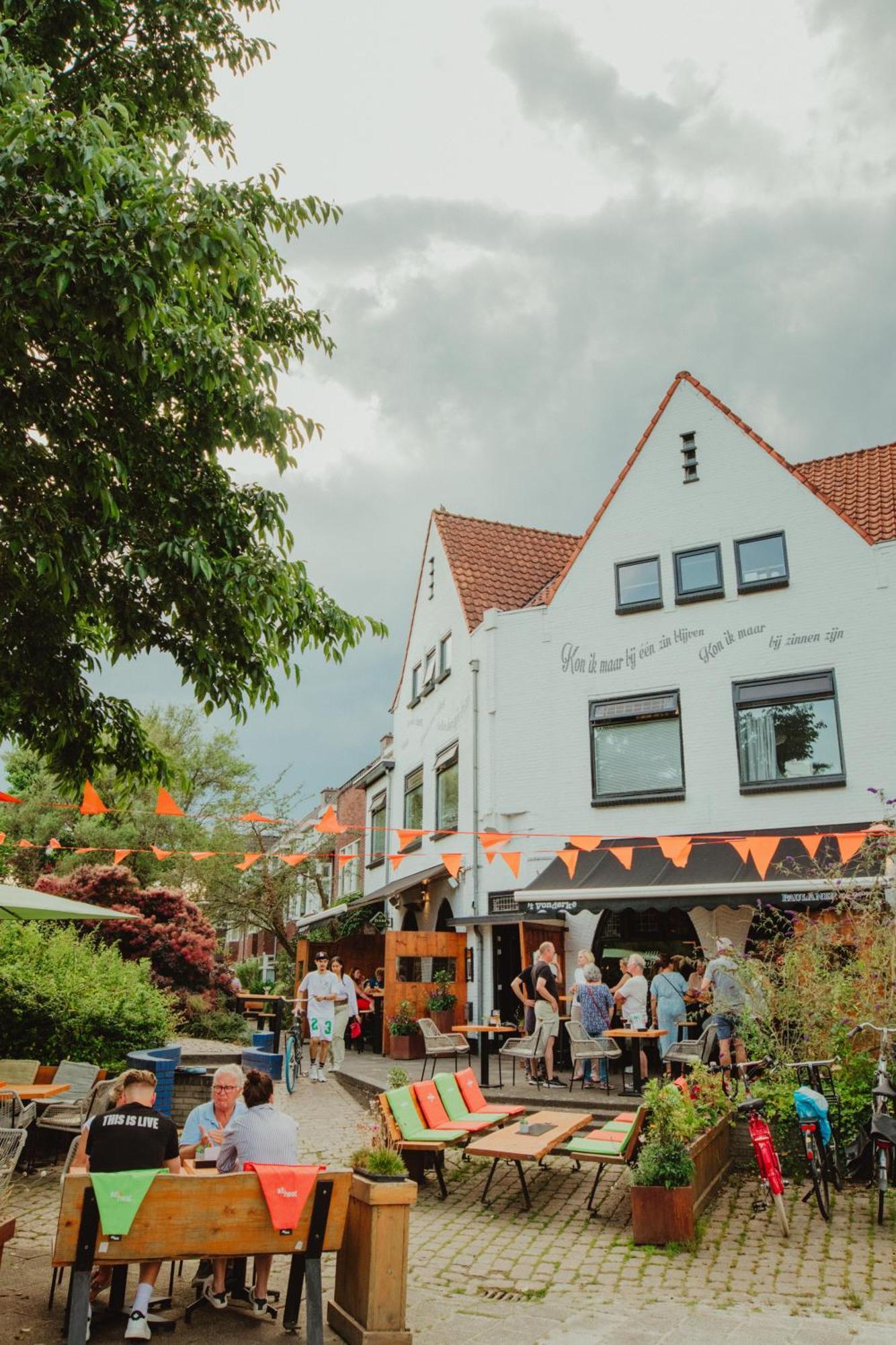 Cafe 'T Vonderke Bed & Breakfast Eindhoven Exterior photo
